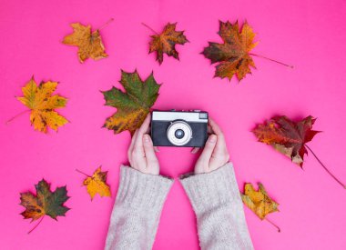 Vintage kamera tutan eller