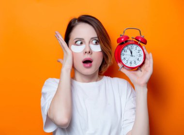 kadın holding çalar saat