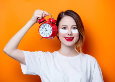 kadın holding çalar saat