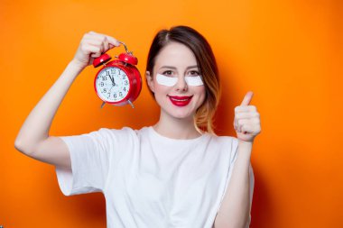 kadın holding çalar saat