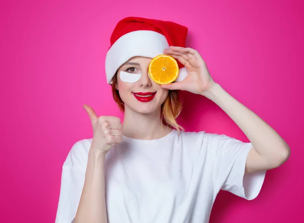 Woman holding orange slice — Stock Photo, Image