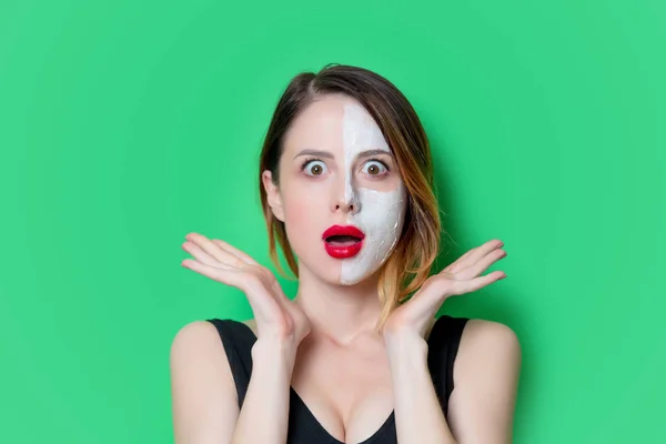 Mujer con mascarilla — Foto de Stock