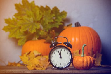 Retro çalar saat ile kabak