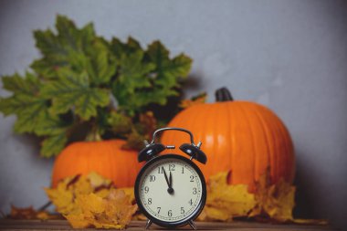 Retro çalar saat ile kabak