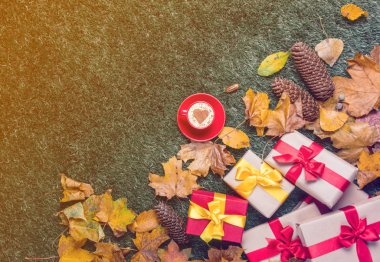 Fincan kahve ve hediye kutuları