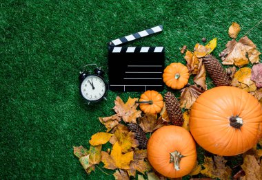 fıçı tahtası ve turuncu kabak 