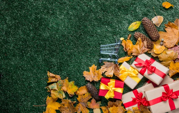 oyuncak Dükkanı arabası ve hediye kutuları