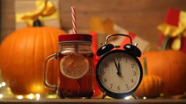 Retro alarm clock çay kavanozu ile