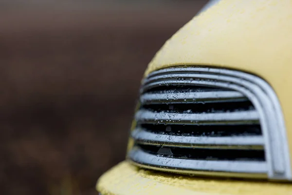 Auto radiator met druppels — Stockfoto