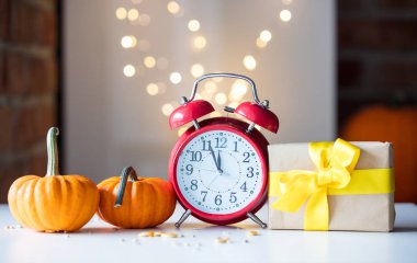 Retro çalar saat ile kabak 