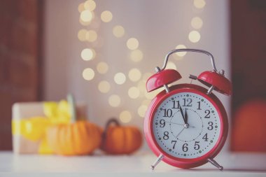 Retro çalar saat ile kabak 