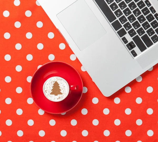 Kopje koffie en laptop computer — Stockfoto