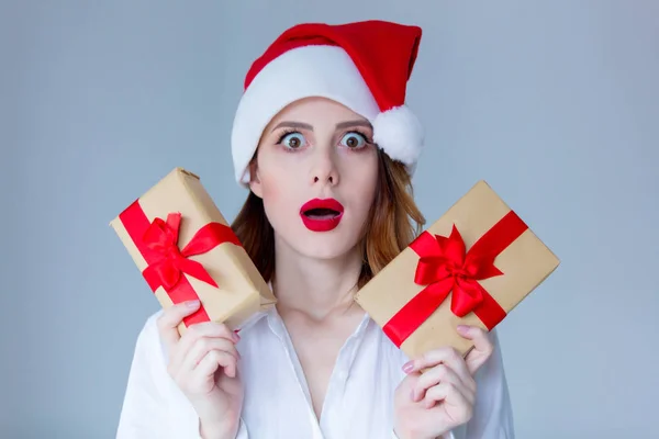 Mulher com presentes de Natal — Fotografia de Stock