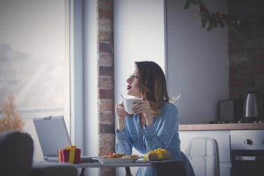 iş kadını var kahve molası