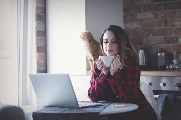 Mujer de negocios tienen descanso café —  Fotos de Stock