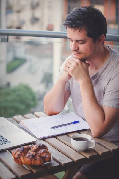 Handsome manager working on laptop — Stock Photo, Image