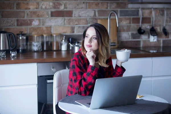 Mujer de negocios tienen descanso café —  Fotos de Stock