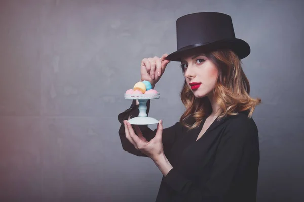 Dívka v klobouku s marshmallow — Stock fotografie