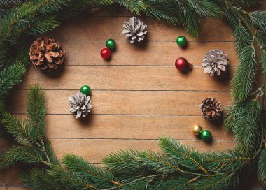 Şeker ve dalları ile çam kozalakları