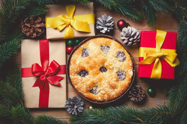 Noel pasta ve hediye kutuları 