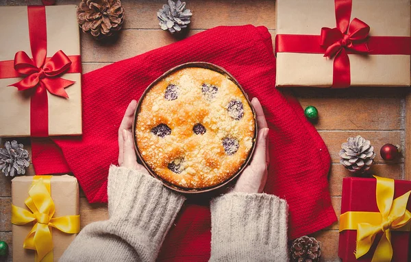 Female hands holding Christmas pie — Stock Photo, Image