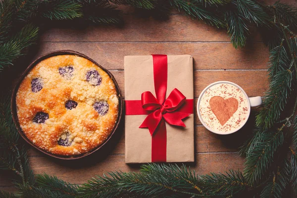 Pastel de Navidad y taza de café —  Fotos de Stock