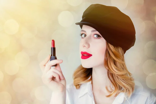 Rossa donna in cappello vintage — Foto Stock