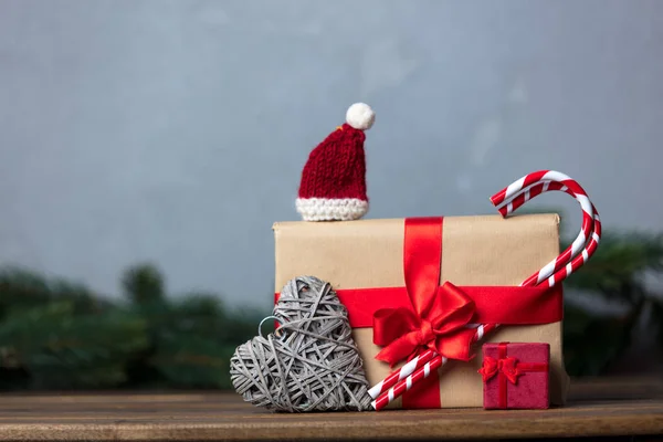Regalo di Natale con fiocco — Foto Stock