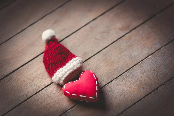 Heart shape toy and hat — Stock Photo, Image