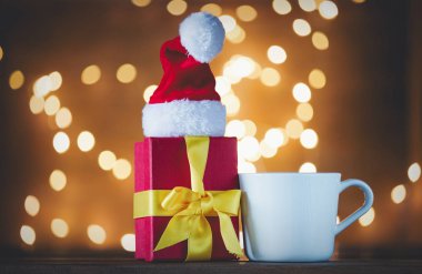 Beyaz fincan çay ya da kahve 