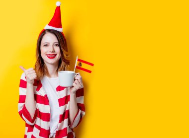 Kızıl saçlı kadın İspanya bayrağı ile