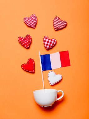 Beyaz Kupası ve kalp şekilleri 