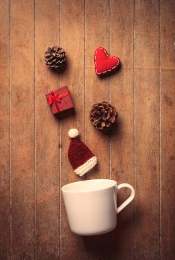 Beyaz Kupası ve Noel şapka 