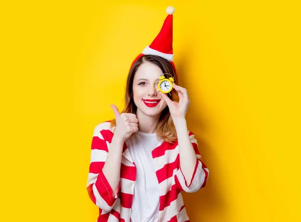 Donna in cappello Babbo Natale — Foto Stock