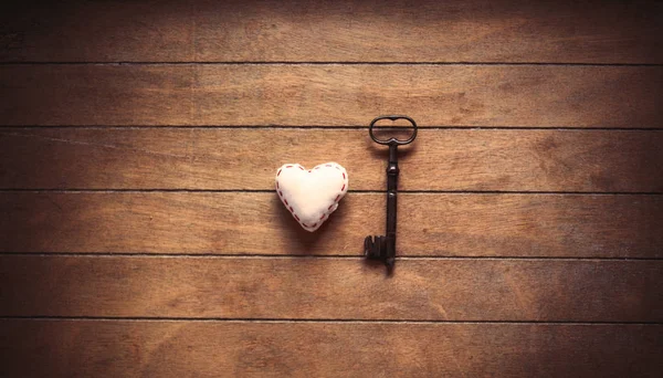 Serce klucz klasyczny kształt i metalu — Zdjęcie stockowe