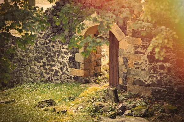 Opened gate in medieval castle — Stock Photo, Image