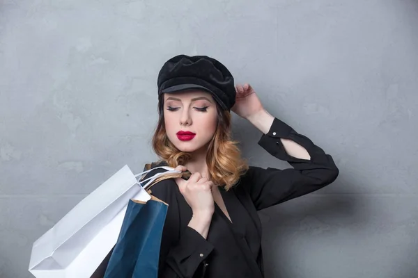 Mujer con bolsas de compras — Foto de Stock