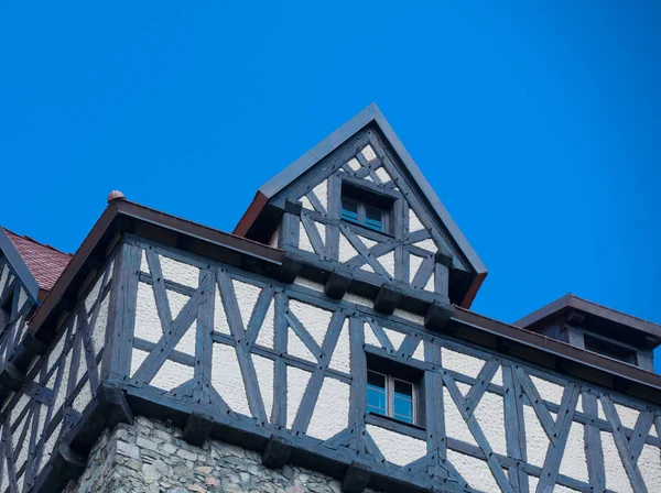Vista no antigo edifício medieval — Fotografia de Stock