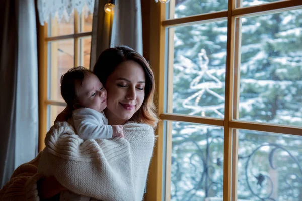 Young Mother Sweater Holding Child Indoor Kitchen — Stock Photo, Image