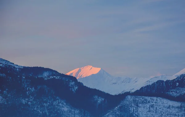 Auringonnousu Lumen Yli Tatry Vuoret Talvella — kuvapankkivalokuva