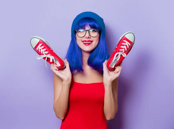 Porträt Eines Jungen Hipster Mädchens Mit Blauen Haaren Und Roten — Stockfoto