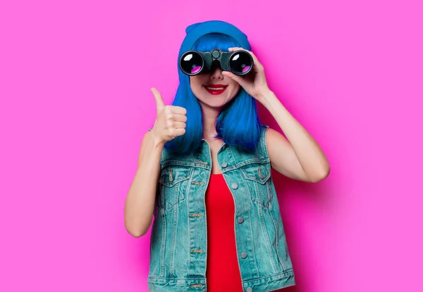 Retrato Menina Hipster Estilo Jovem Com Cabelo Azul Binóculos Fundo — Fotografia de Stock