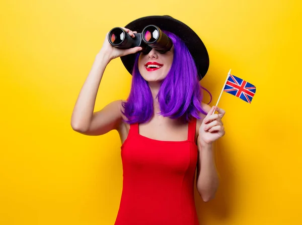Портрет Молодого Стиль Hipster Дівчина Фіолетовим Зачіска Біноклі Великобританії Прапор — стокове фото
