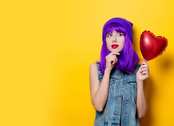 Retrato Menina Hipster Estilo Jovem Com Cabelo Roxo Forma Coração — Fotografia de Stock