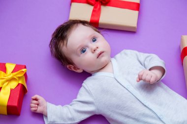 tatil hediye ile küçük bebek 