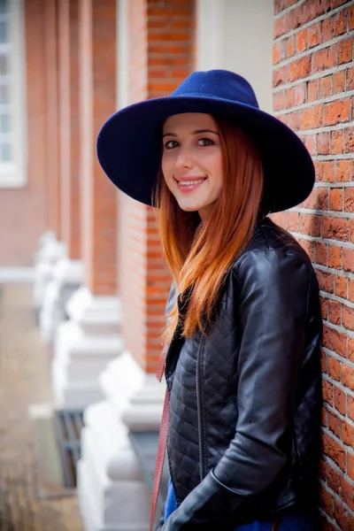 Kız kırmızı elbise ve Noel Baba