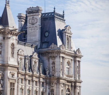 Paris'teki Kraliyet Sarayı'nın üst tarafında görüntülemek