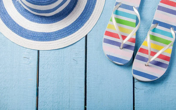 Sumemr hat and flip flops shoes — Stock Photo, Image
