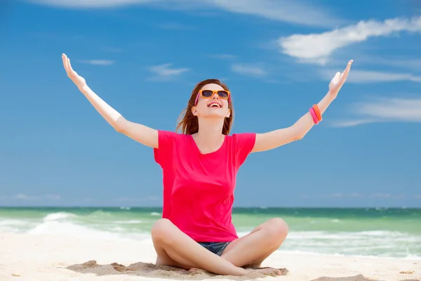 Ragazza sulla costa del mare — Foto Stock