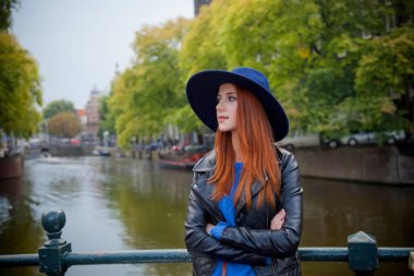 Bahar Amsterdam'da genç kız